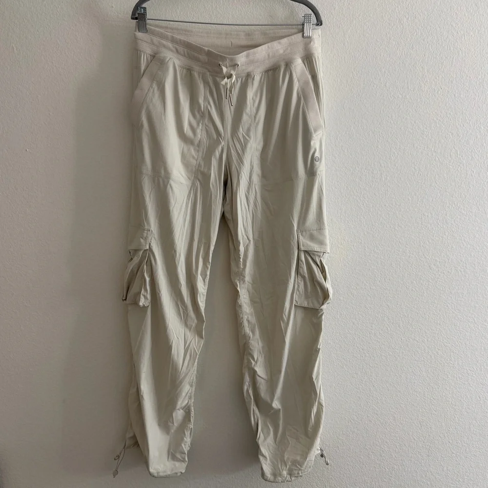 Lululemon Women’s Dance Studio Relaxed Fit Mid Rise Cargo Pant Untagged Size 12 - Picture 3 of 6
